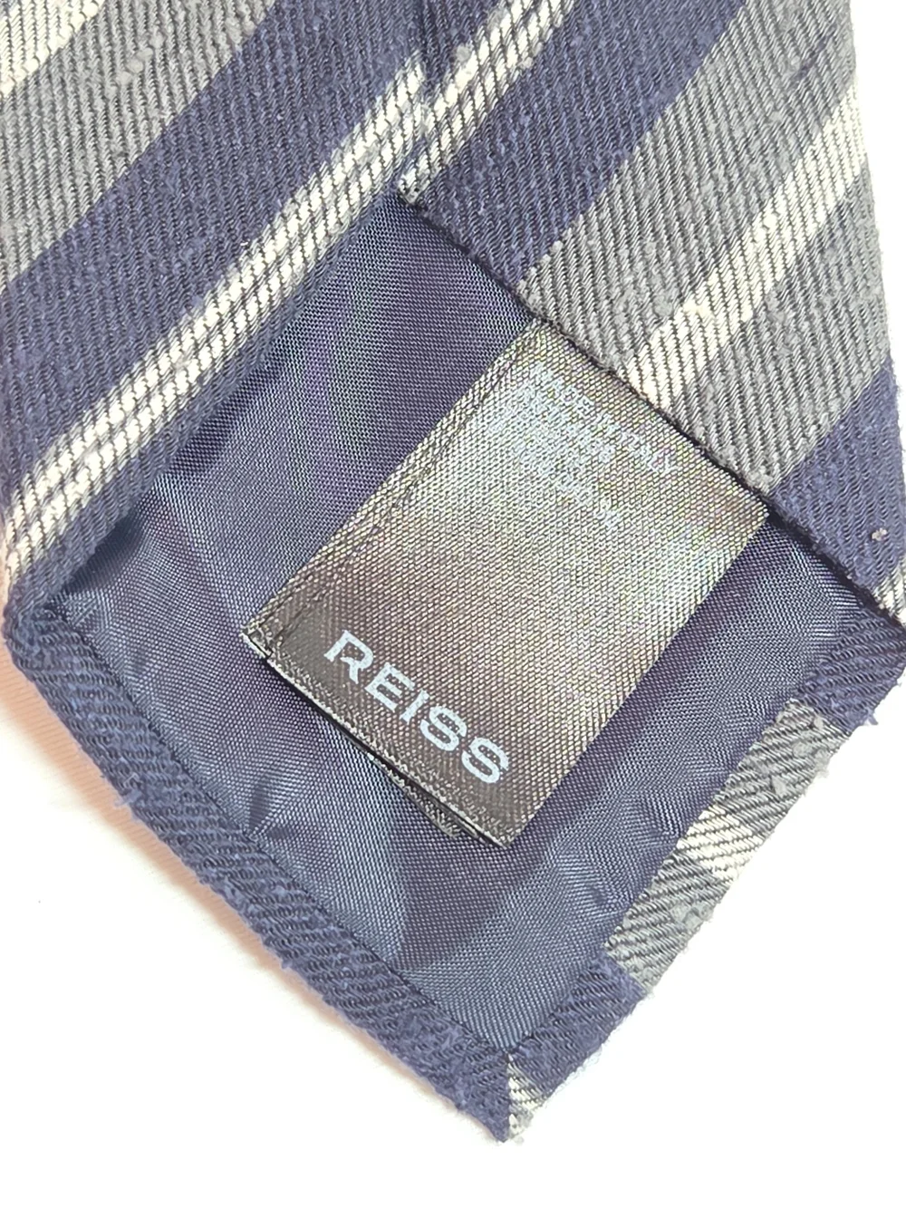 Reiss Mens Textured 100% Silk Navy, Gray and White Striped Silk Tie 3x57.5 NWT